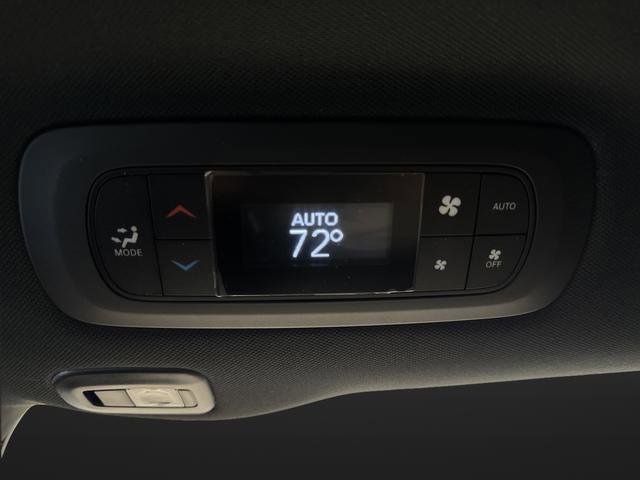 New 2026 Chrysler Pacifica Limited w/ Uconnect Theater Family Group image 34