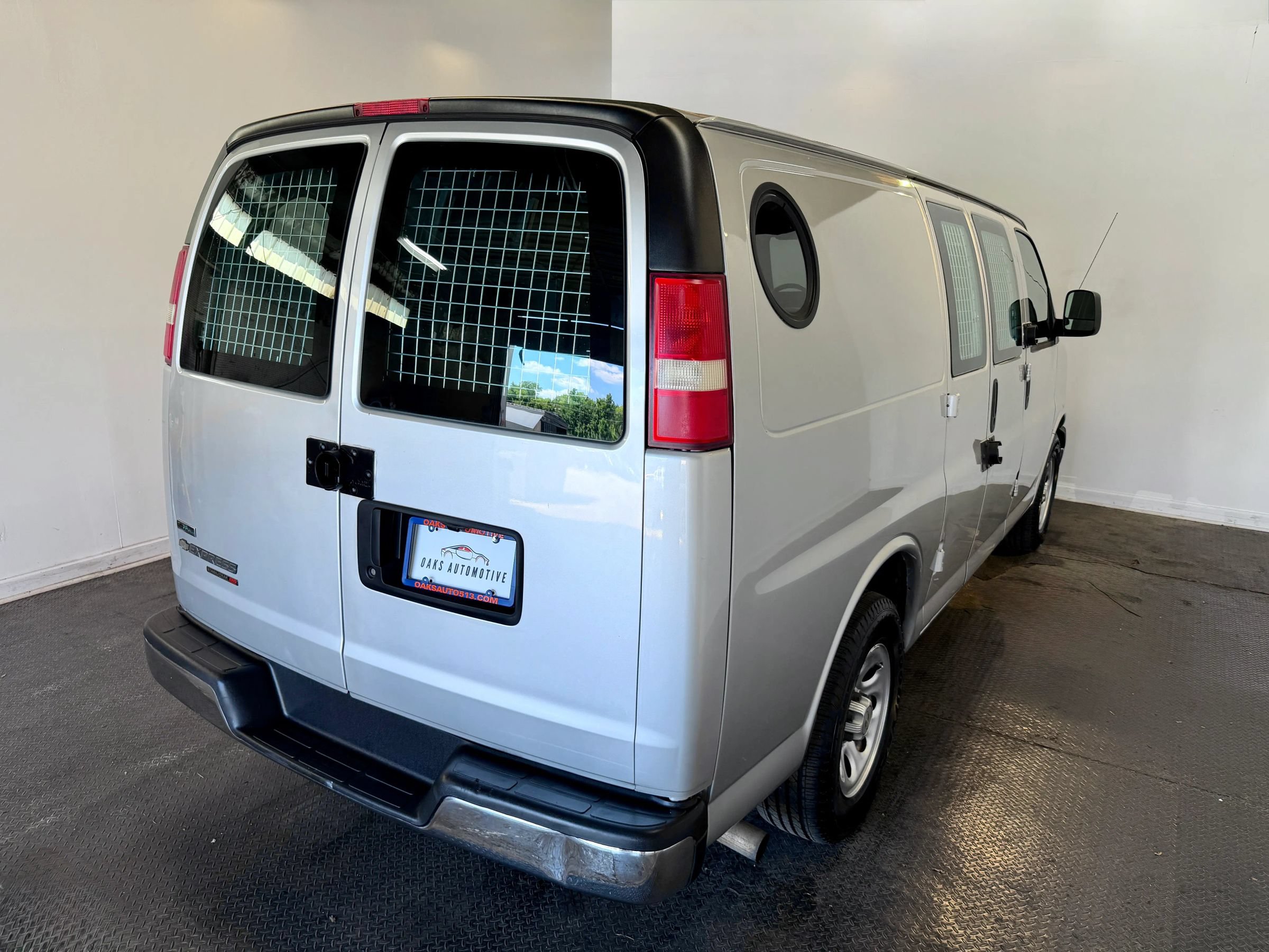 Used 2012 Chevrolet Express 1500 AWD w/ Power Package image 7