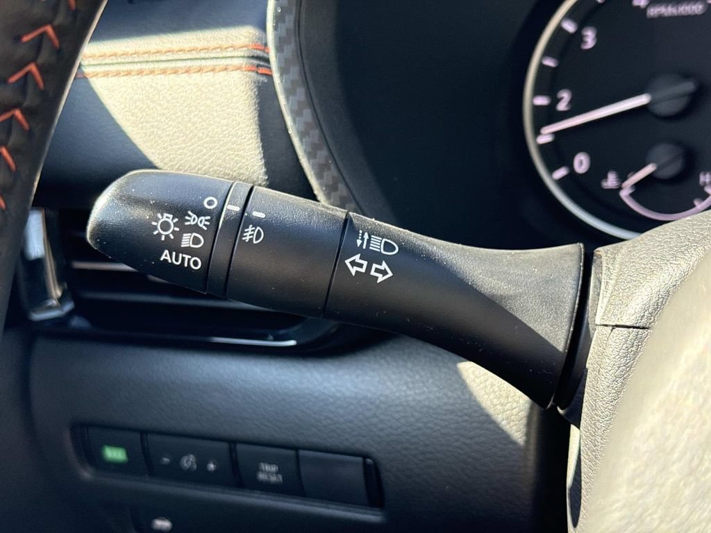 Used 2023 Nissan Sentra SR w/ SR Premium Package FWD image 11