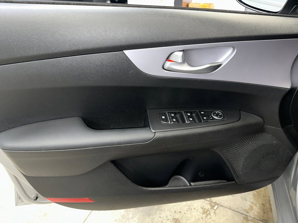 Used 2024 Kia Forte LXS image 6