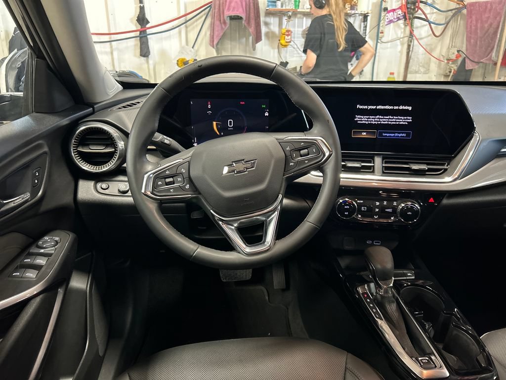 Used 2025 Chevrolet Trax ACTIV w/ Driver Confidence Package FWD image 17