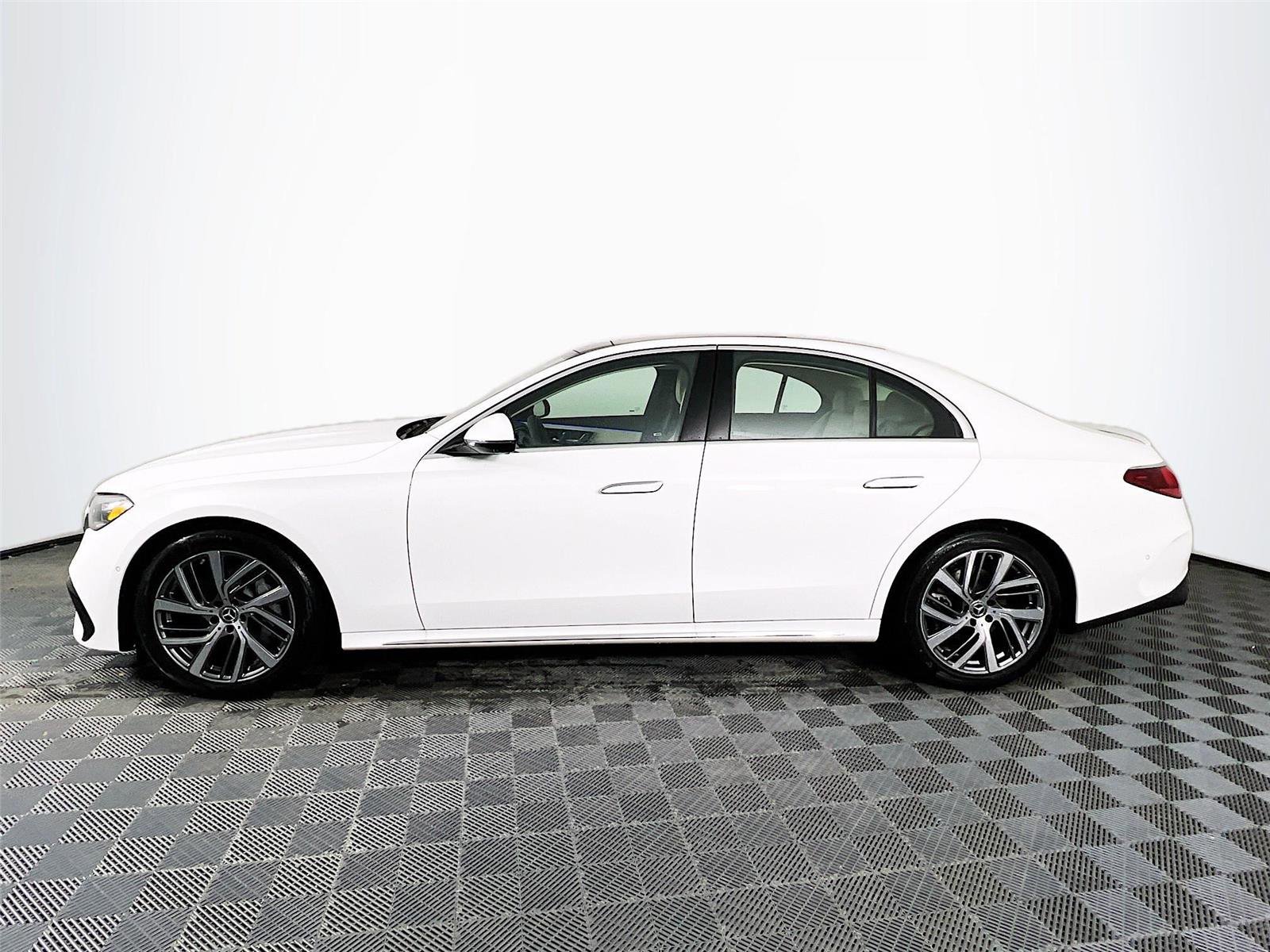 New 2026 Mercedes-Benz E 350 4MATIC Sedan image 3