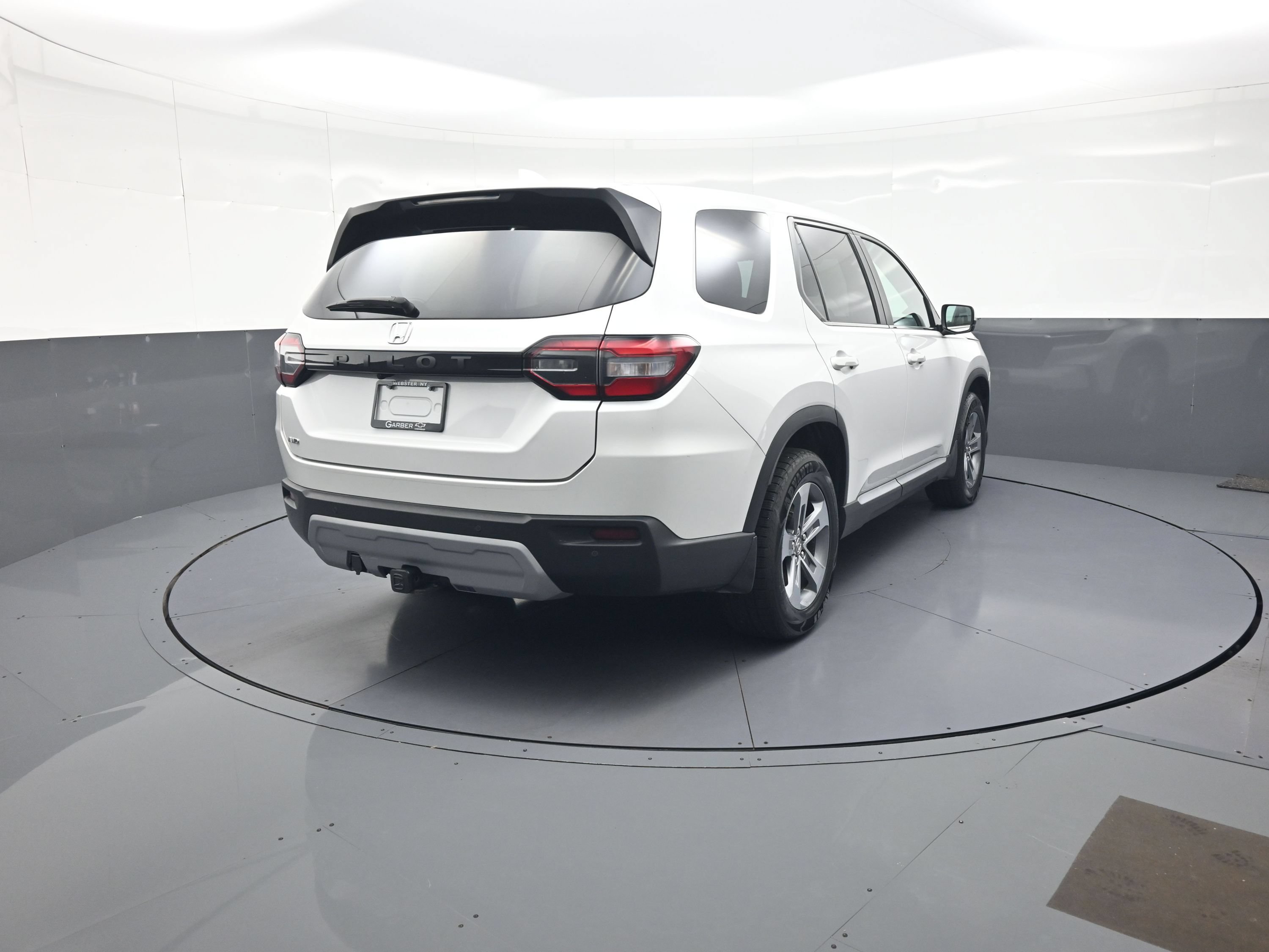 Used 2023 Honda Pilot EX-L image 3