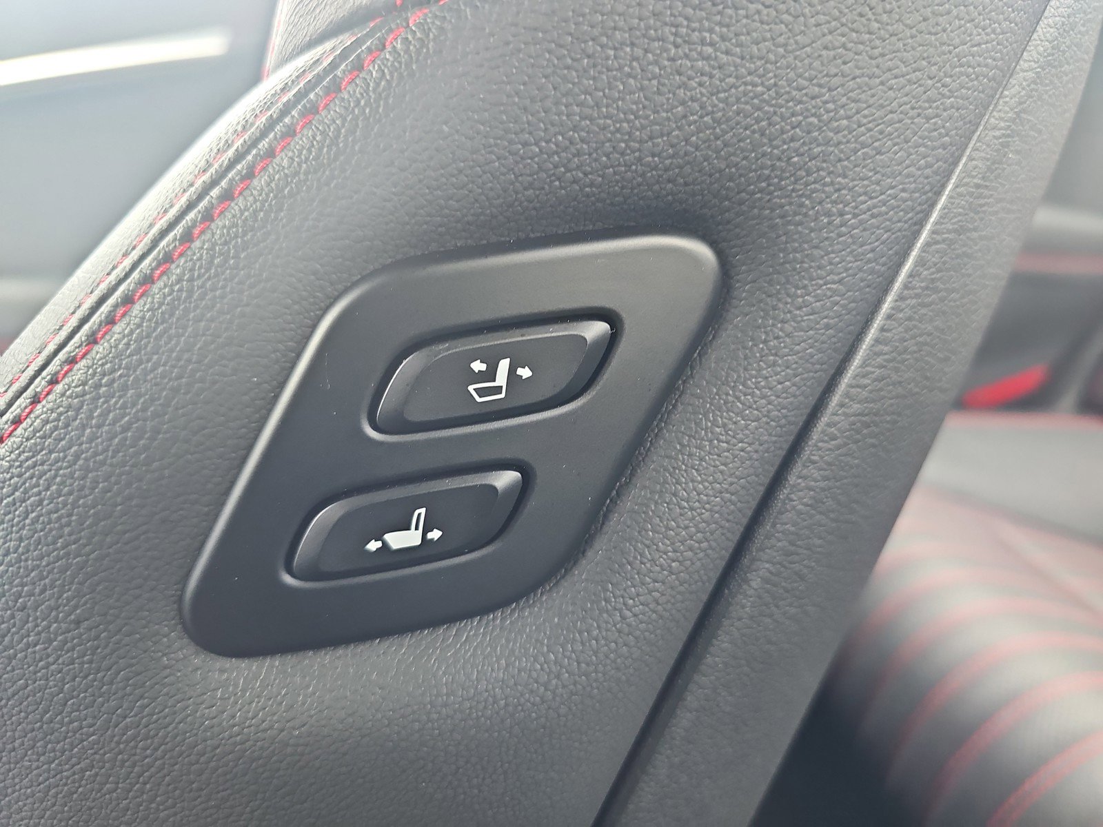 Used 2023 Genesis G70 2.0T w/ Sport Prestige Package image 16