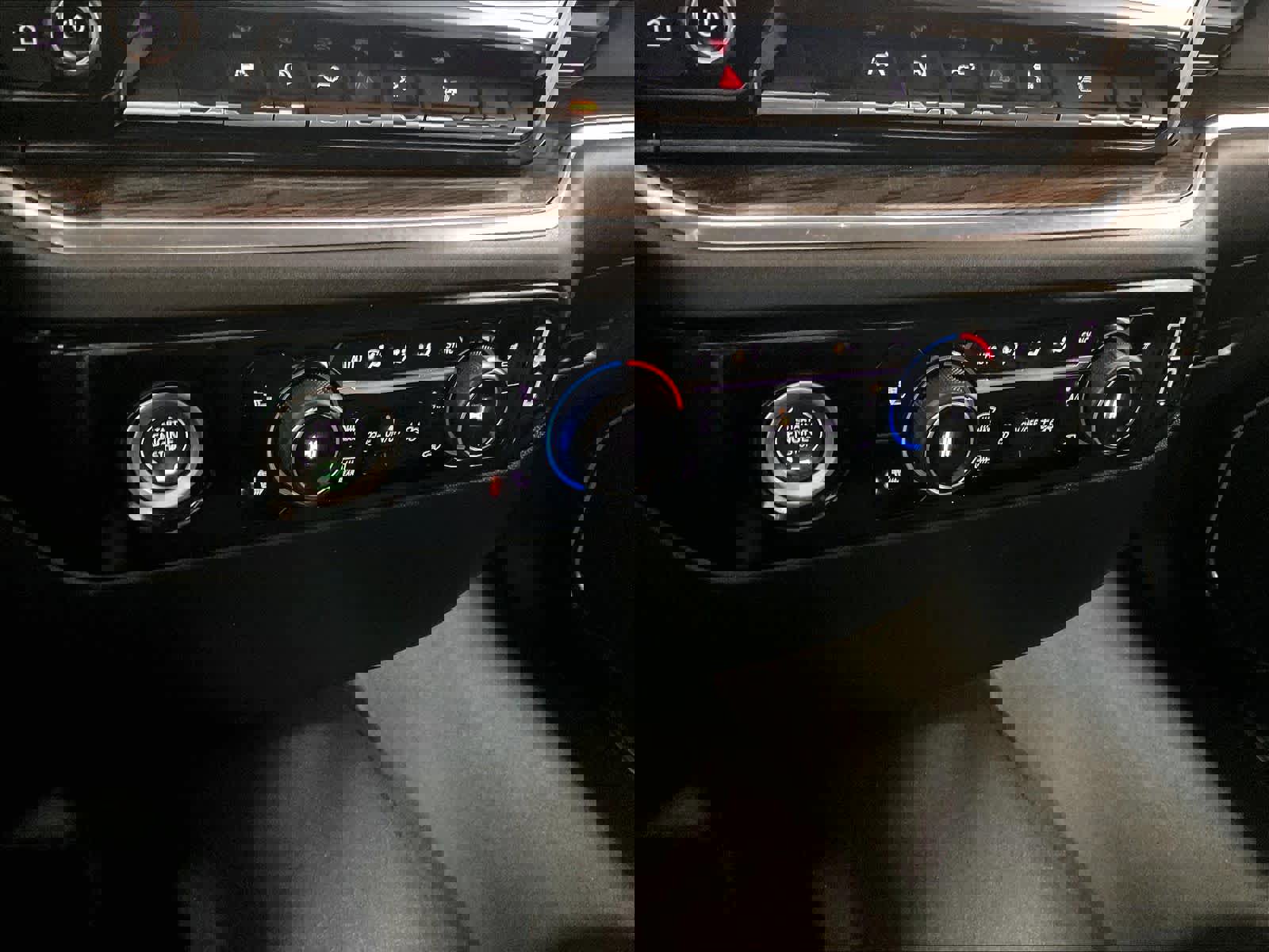 Used 2024 Chevrolet Silverado 1500 LT image 25