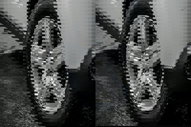 Used 2010 Subaru Forester 2.5X Limited image 3