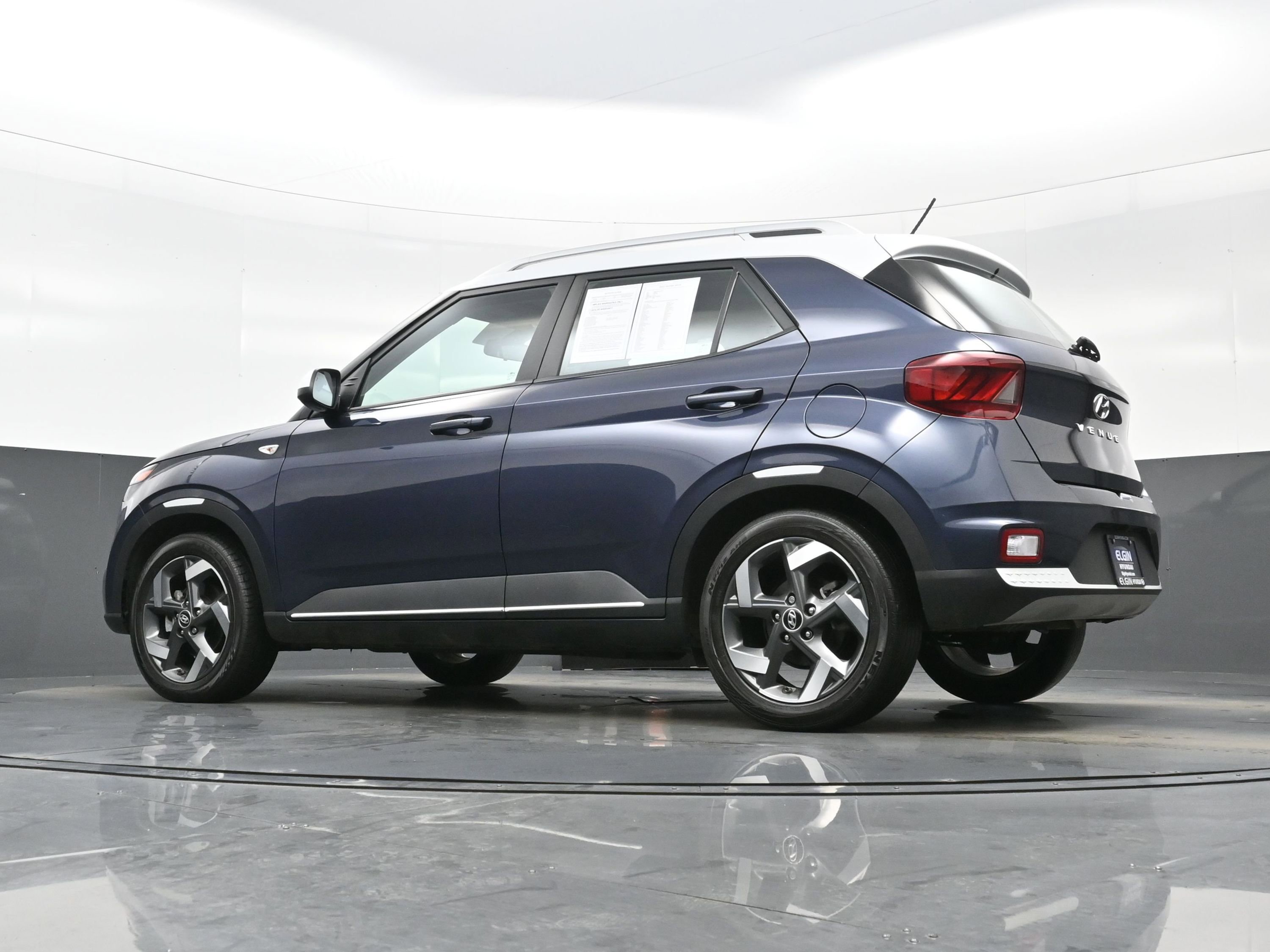 Used 2023 Hyundai Venue Limited w/ Cargo Package FWD image 28