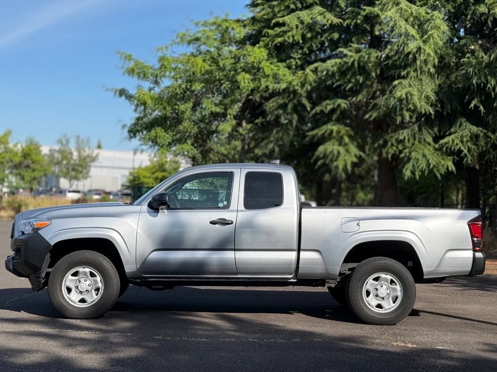 Used 2022 Toyota Tacoma SR RWD image 2