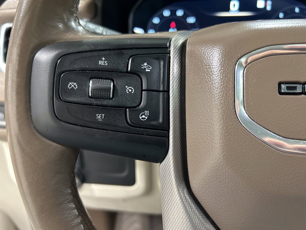 Used 2022 GMC Yukon XL Denali image 16