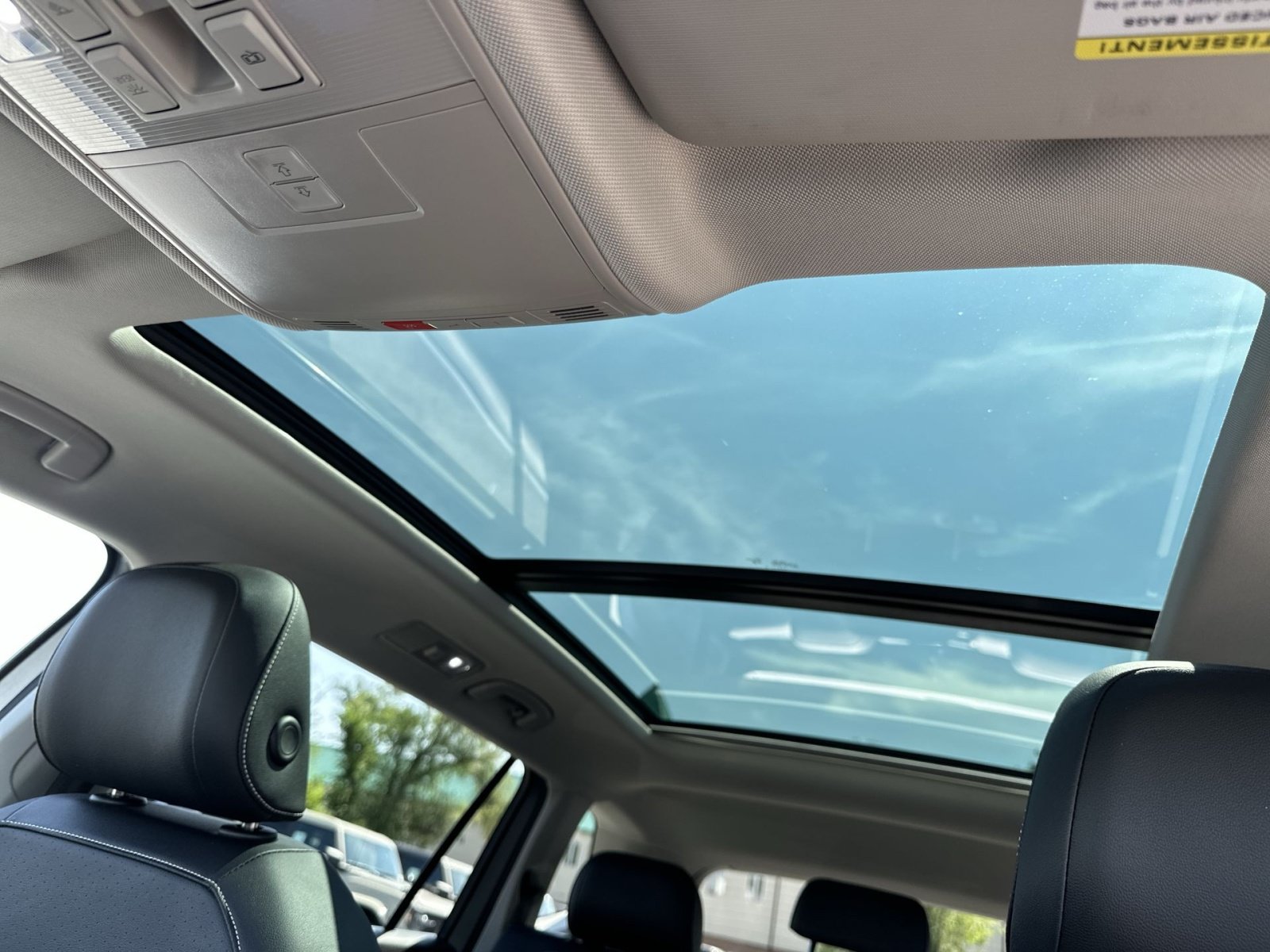 Used 2023 Volkswagen Tiguan SE w/ Panoramic Sunroof Package FWD image 25