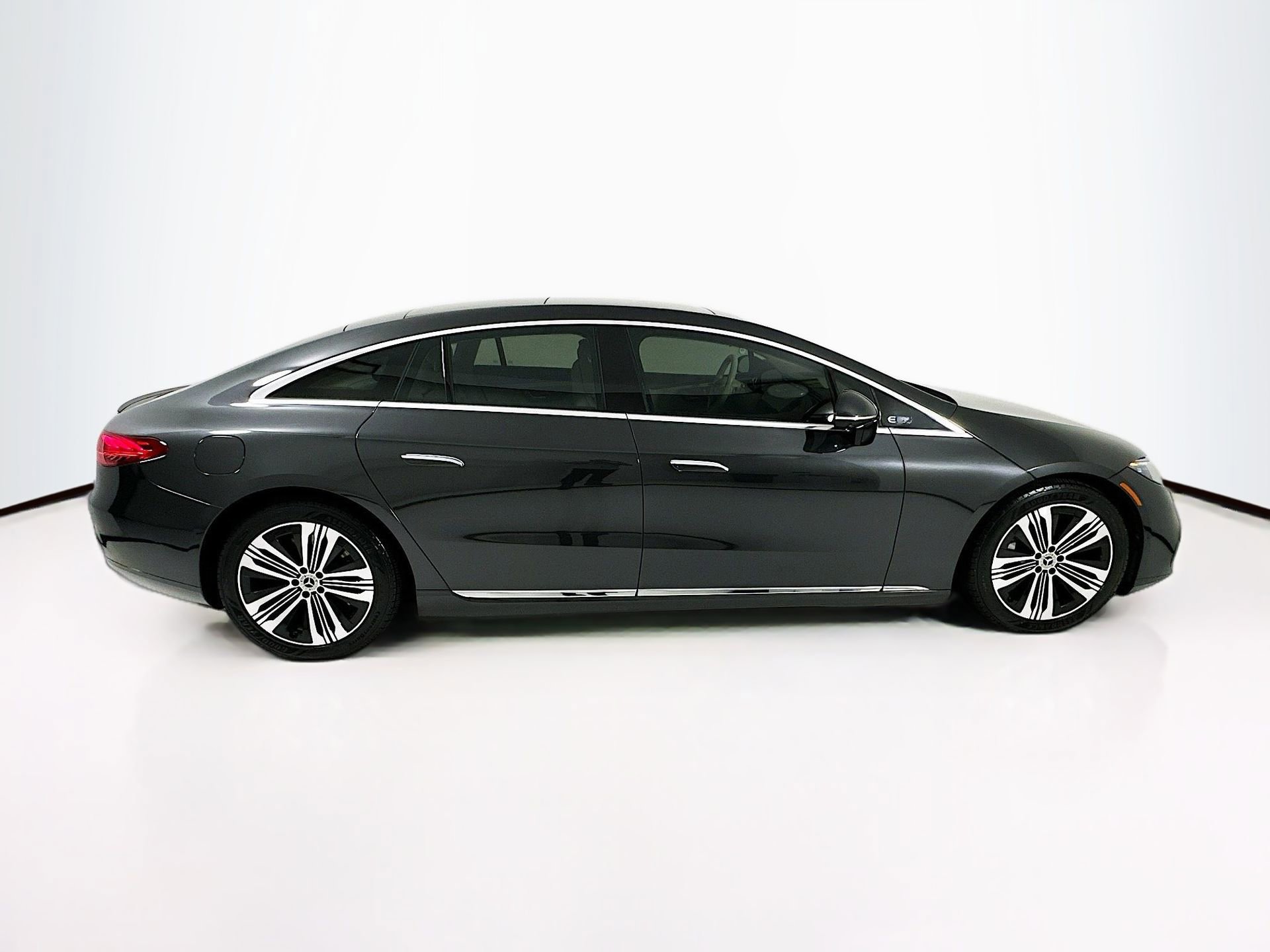 Certified 2022 Mercedes-Benz EQS 580 4MATIC Sedan image 9