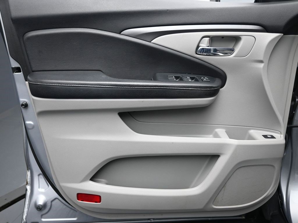 Used 2020 Honda Pilot LX image 19