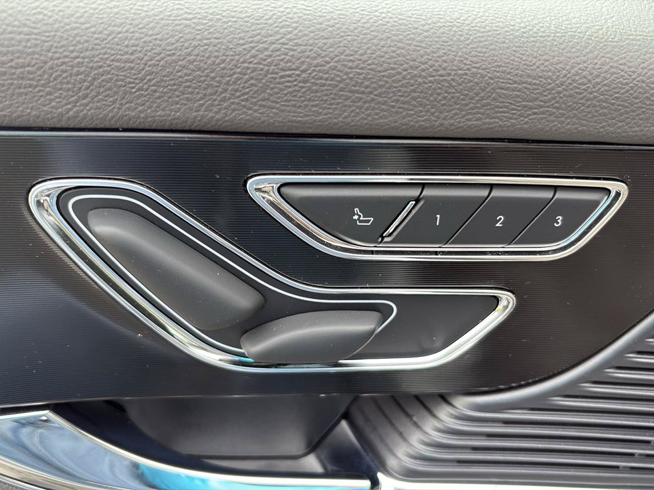 Used 2022 Lincoln Corsair AWD w/ Equipment Group 101A image 15