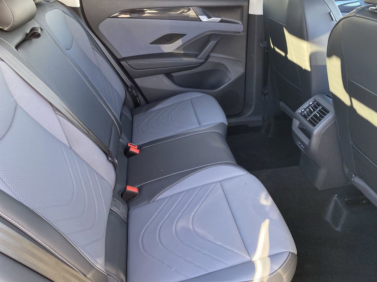 New 2026 Volkswagen Tiguan SE image 9