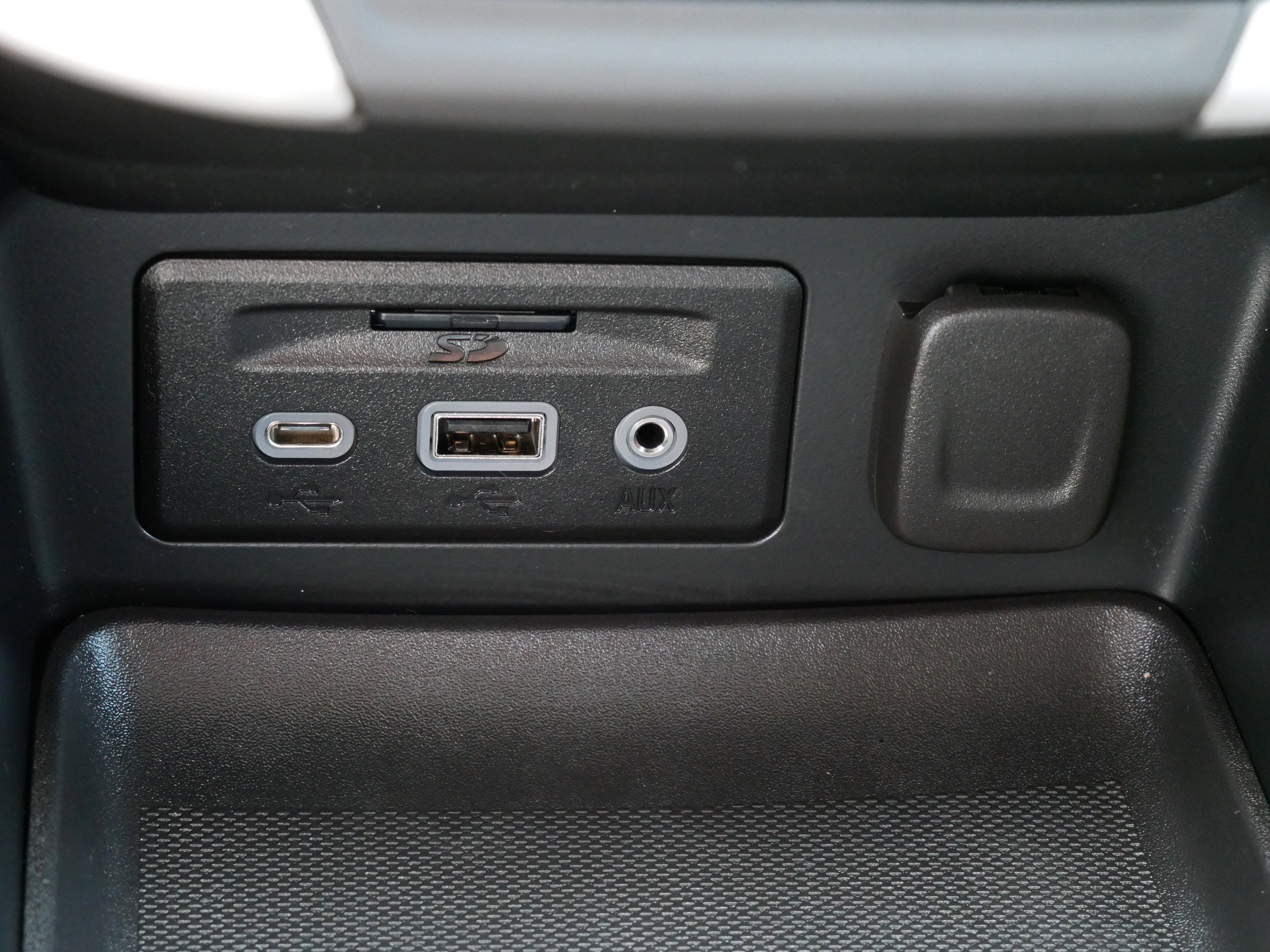 Used 2024 GMC Terrain SLT w/ Infotainment Package II image 23