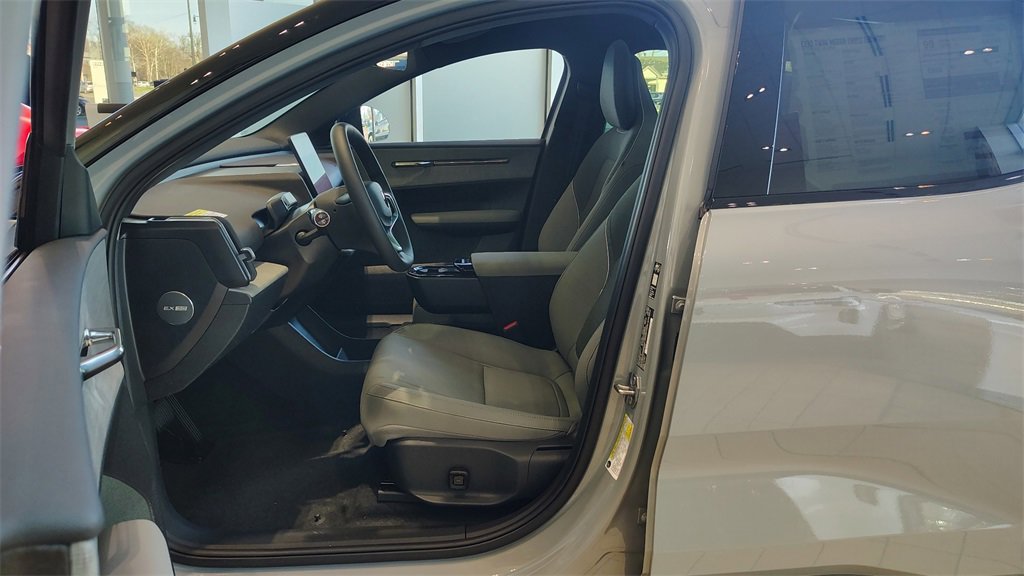 New 2026 Volvo EX30 Cross Country Ultra image 6