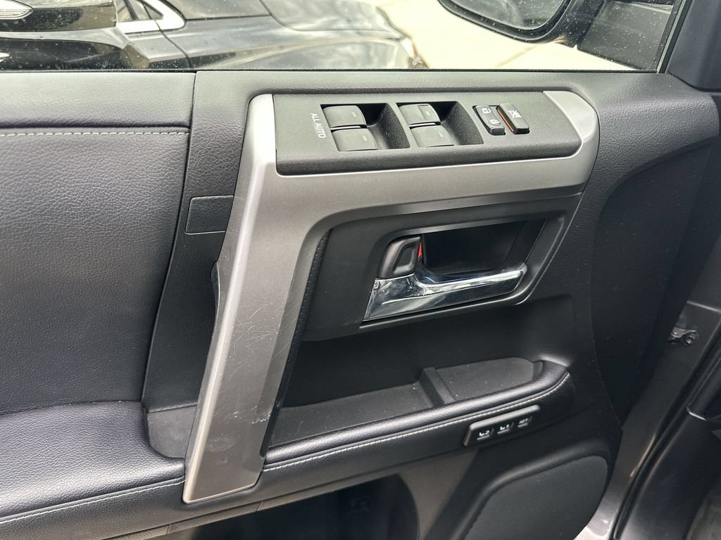 Used 2022 Toyota 4Runner Limited AWD/4WD image 24