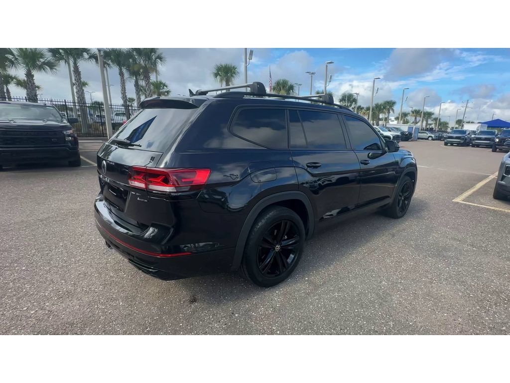 Used 2023 Volkswagen Atlas SEL R-Line AWD/4WD image 2