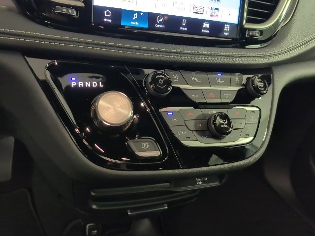 New 2026 Chrysler Pacifica Select image 20