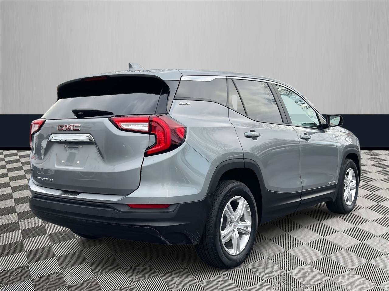 Used 2024 GMC Terrain SLE FWD image 5