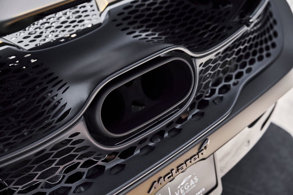 Used 2025 McLaren 750S Spider RWD image 16