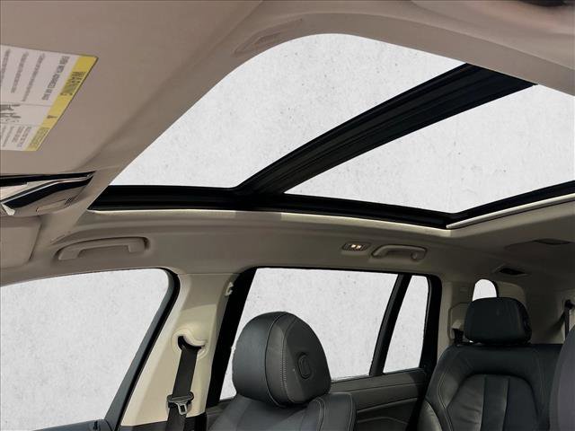 Used 2022 BMW X7 xDrive40i w/ Executive Package image 11