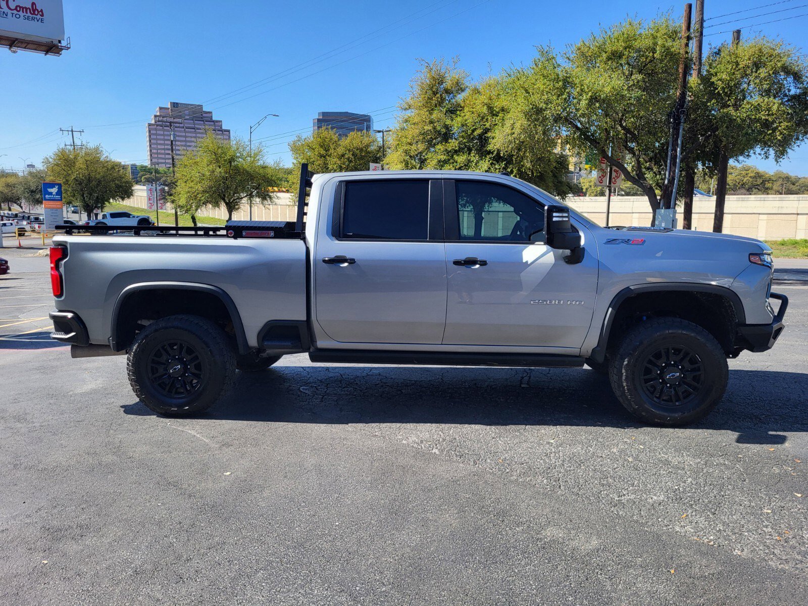 Used 2025 Chevrolet Silverado 2500 ZR2 w/ Technology Package image 2