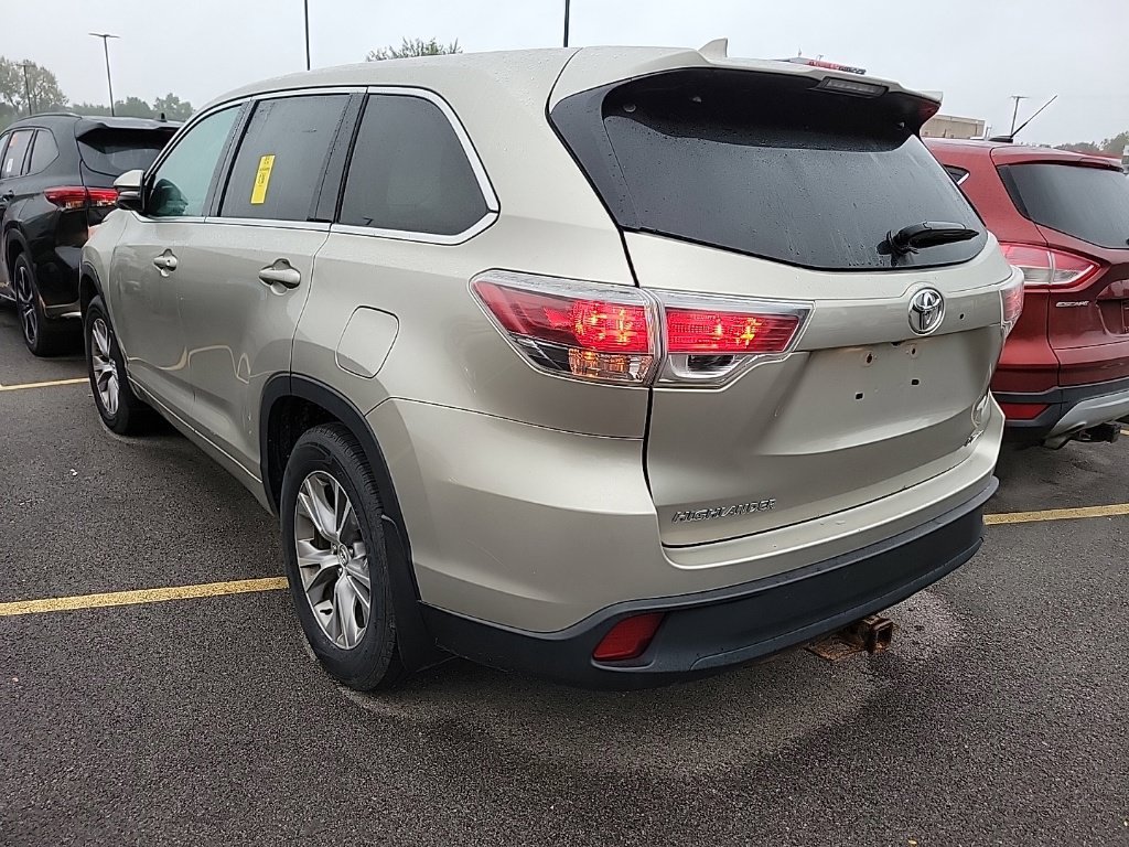 Used 2014 Toyota Highlander Plus AWD/4WD image 4
