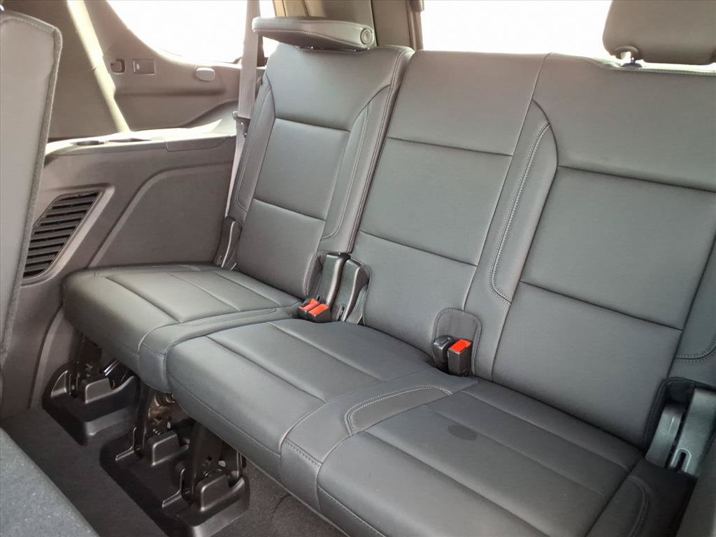 Used 2021 Chevrolet Tahoe Z71 w/ Luxury Package AWD/4WD image 19