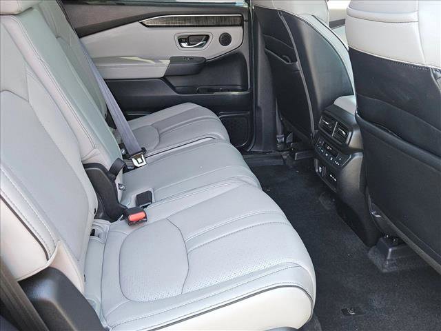 Used 2025 Honda Pilot Elite image 28
