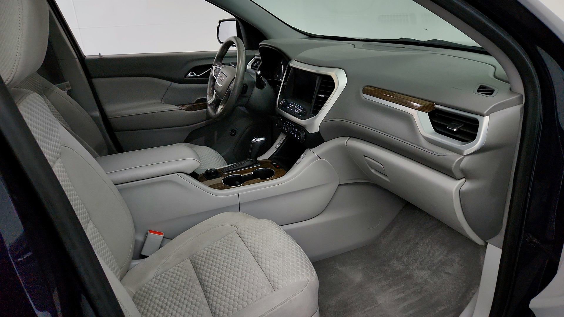 Used 2017 GMC Acadia SLE FWD image 27