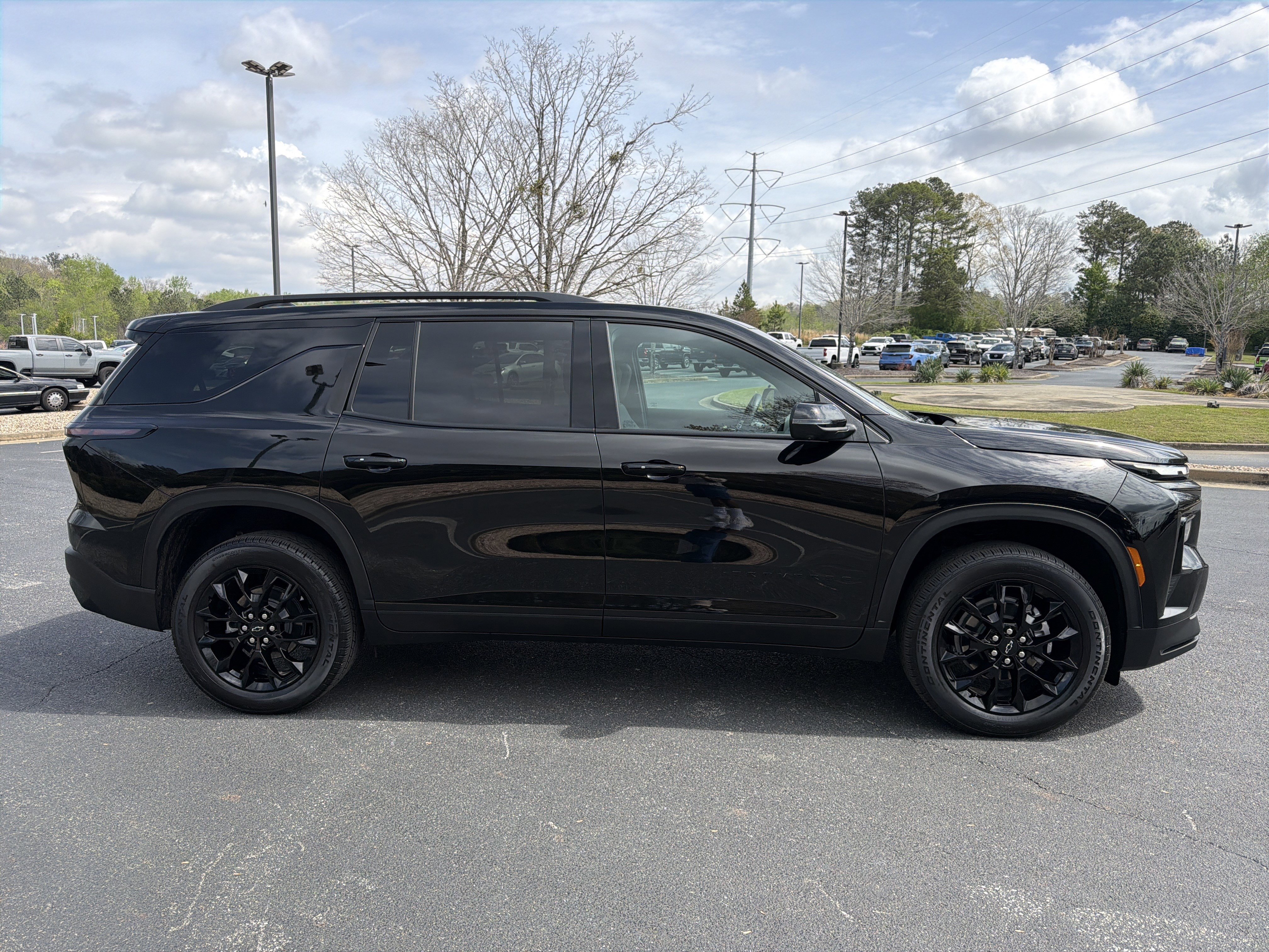 Used 2026 Chevrolet Traverse LT w/ Midnight/Sport Edition image 4