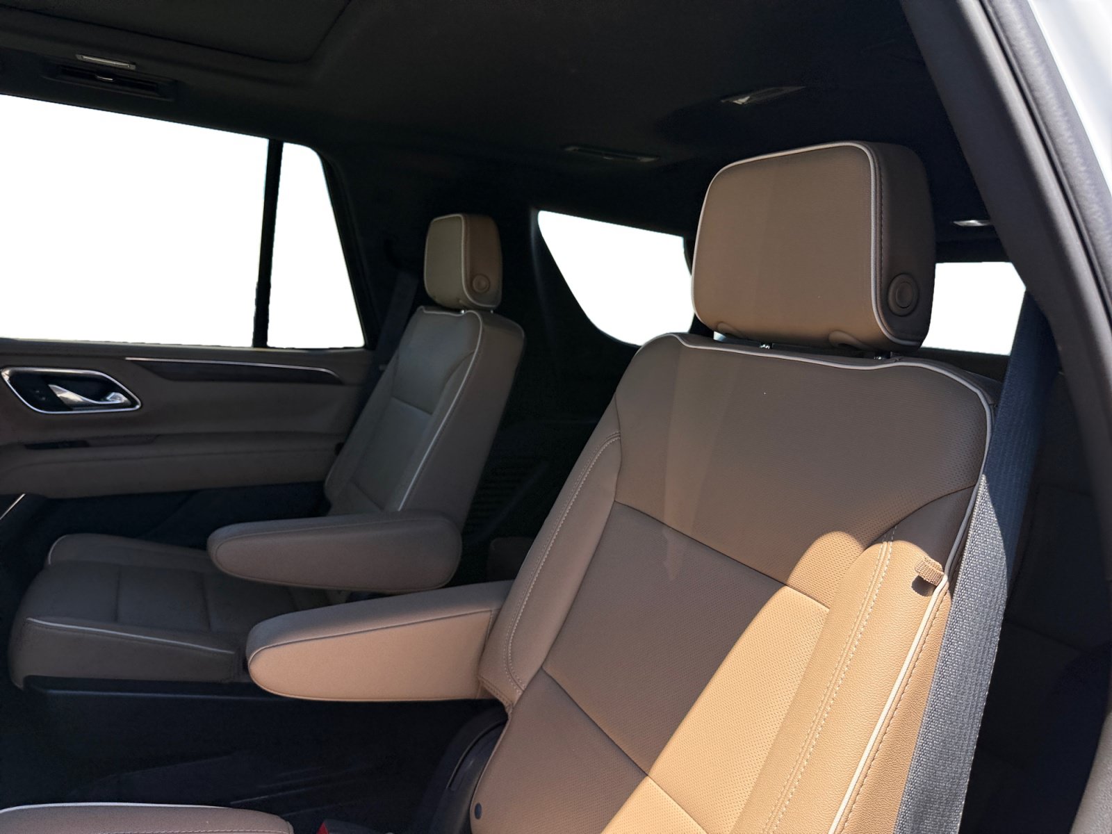 Used 2023 Chevrolet Tahoe Premier w/ Advanced Technology Package AWD/4WD image 16