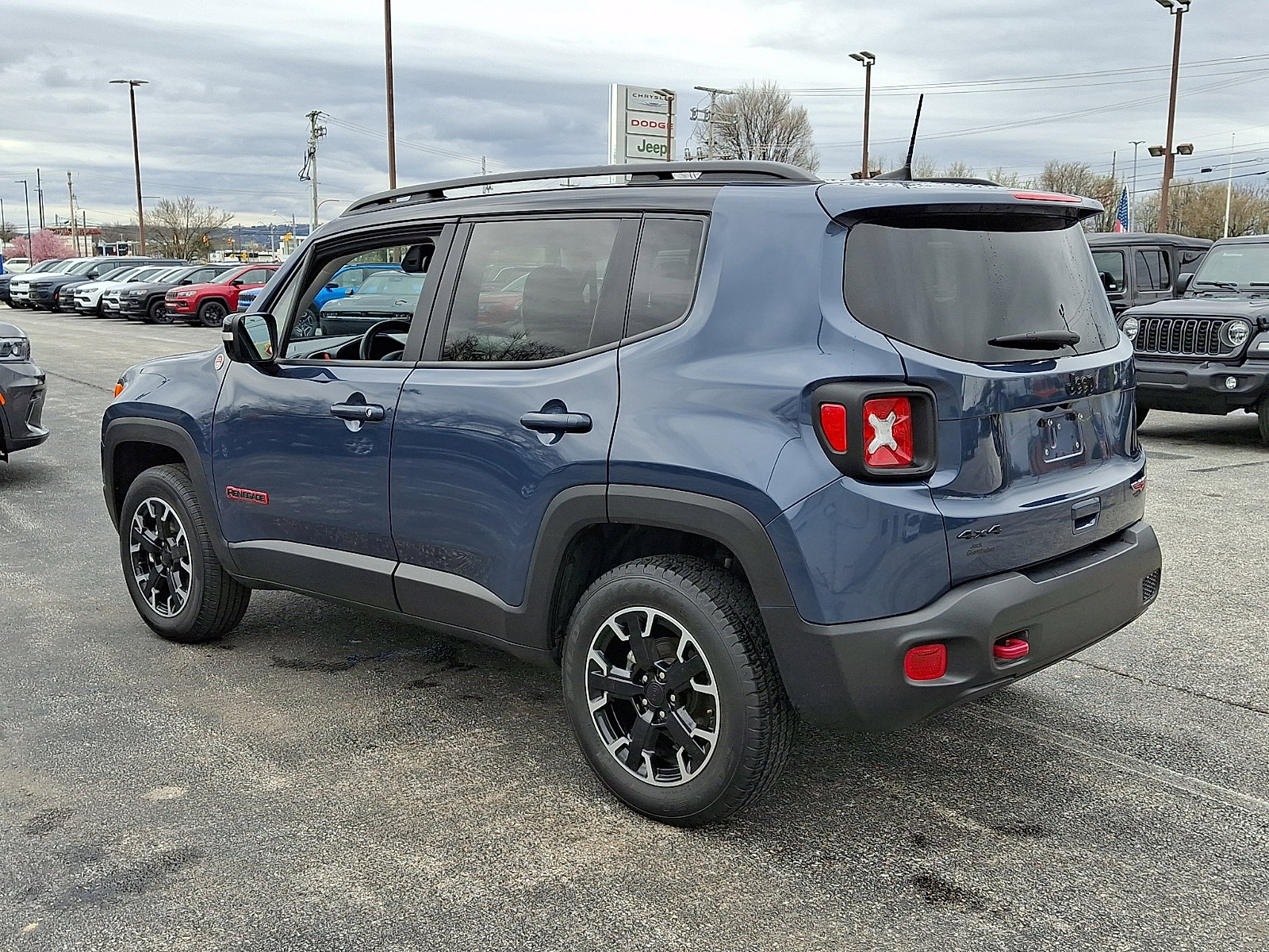 Used 2023 Jeep Renegade Trailhawk image 6