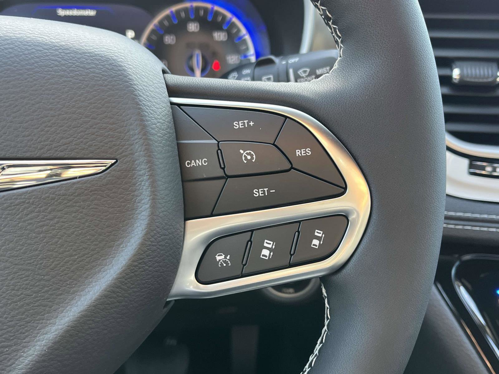New 2026 Chrysler Pacifica Select FWD image 10