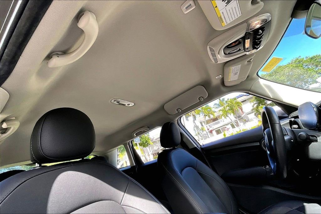 Used 2024 MINI Cooper 4-Door Hardtop image 17