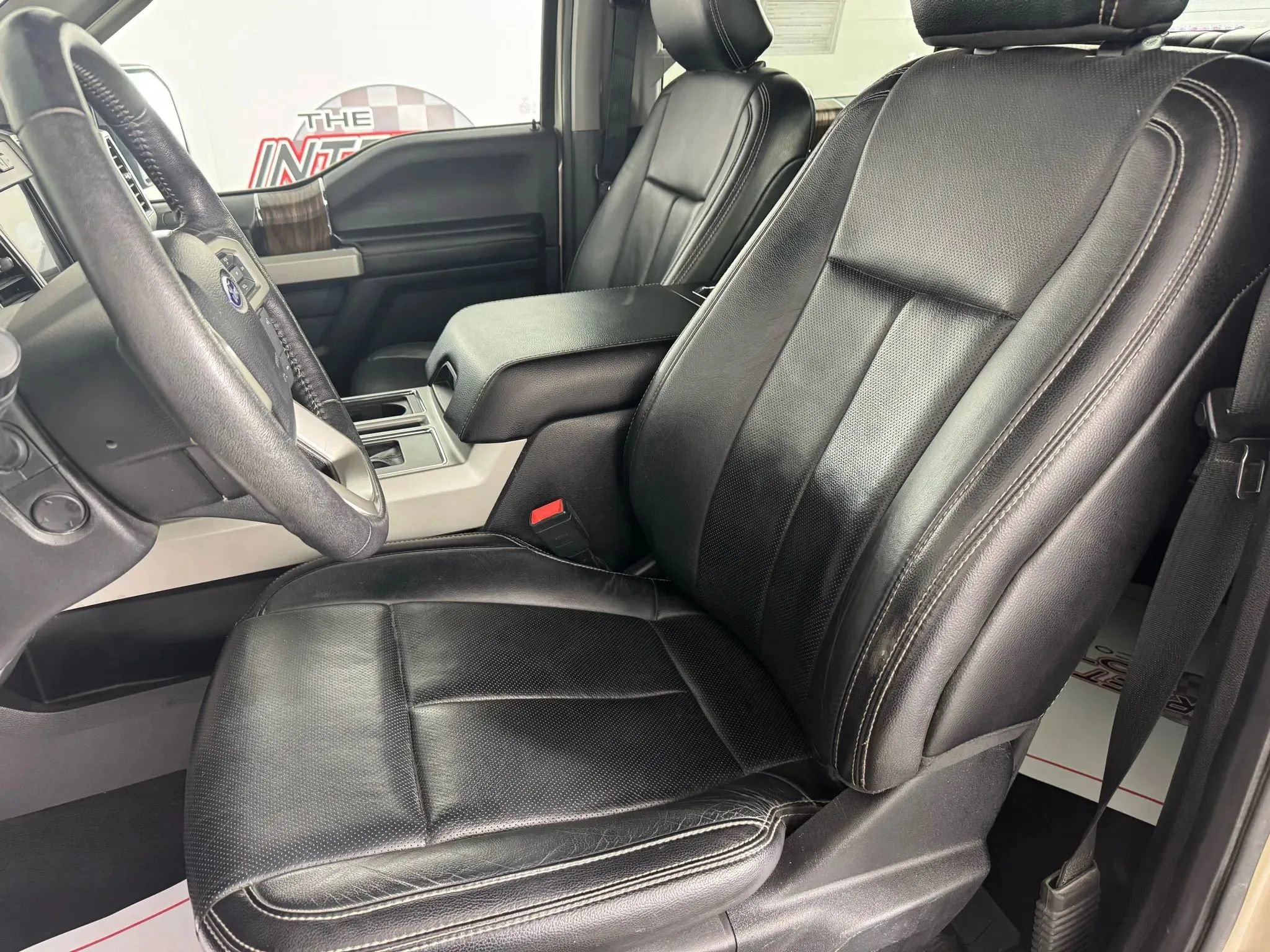 Used 2018 Ford F150 Lariat w/ Equipment Group 502A Luxury image 34