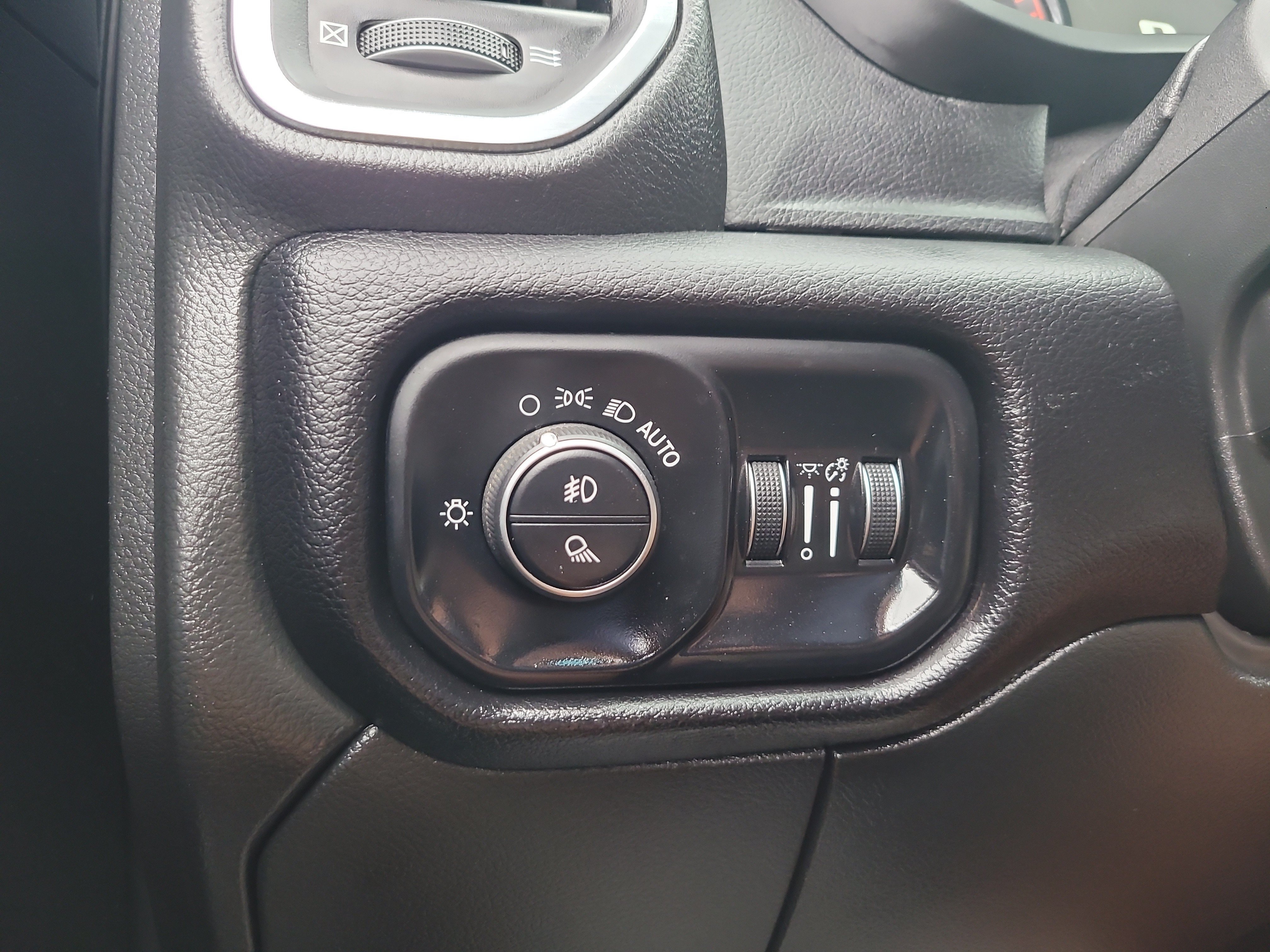 Used 2024 RAM 2500 Laramie AWD/4WD image 32