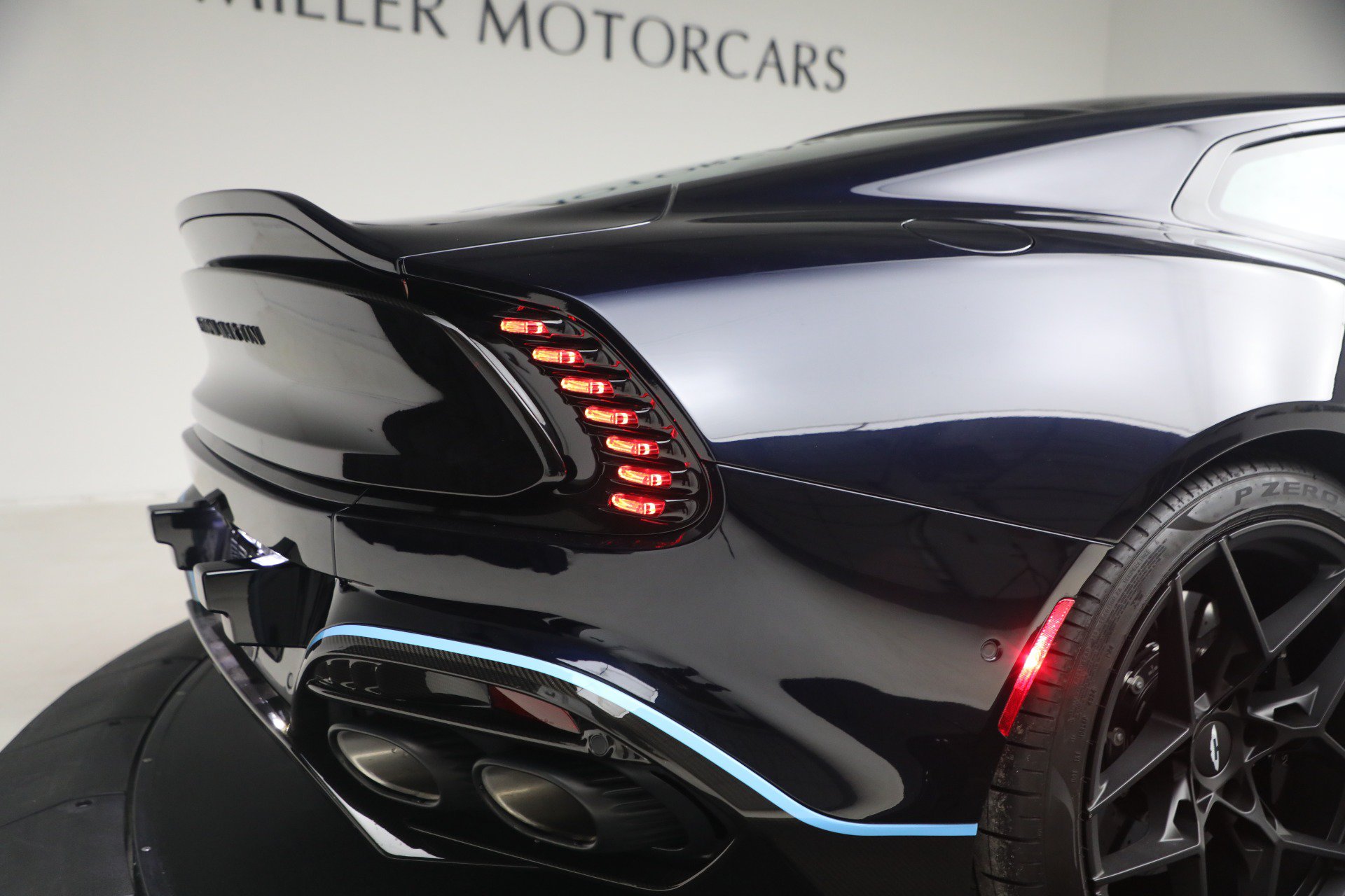 Used 2025 Aston Martin Vanquish RWD image 29