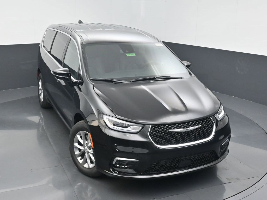 New 2026 Chrysler Pacifica Select image 31