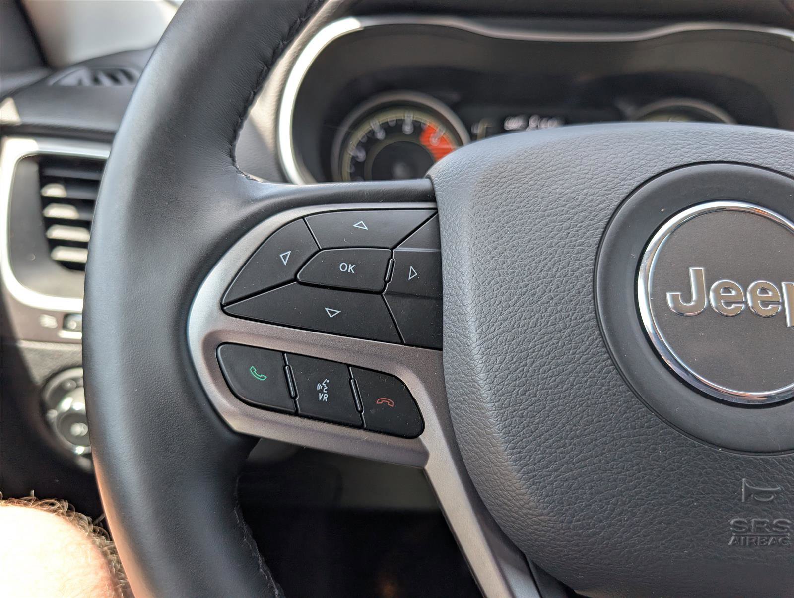Used 2019 Jeep Cherokee Latitude Plus w/ Comfort/Convenience Group AWD/4WD image 24