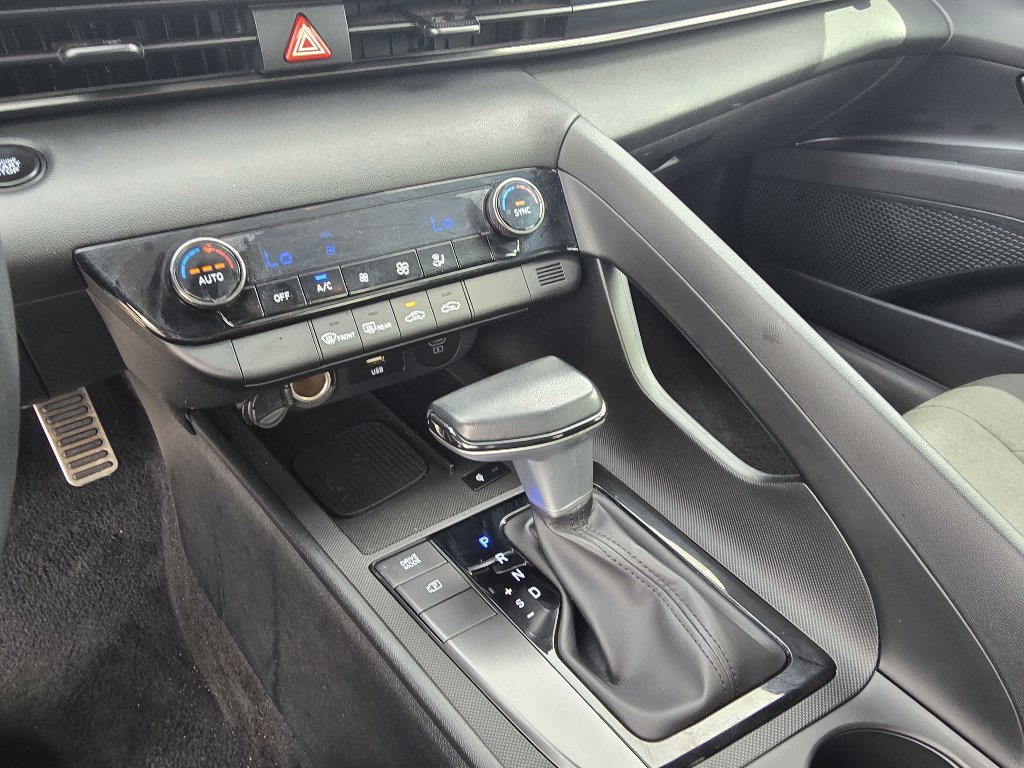 Used 2025 Hyundai Elantra Sport FWD image 21