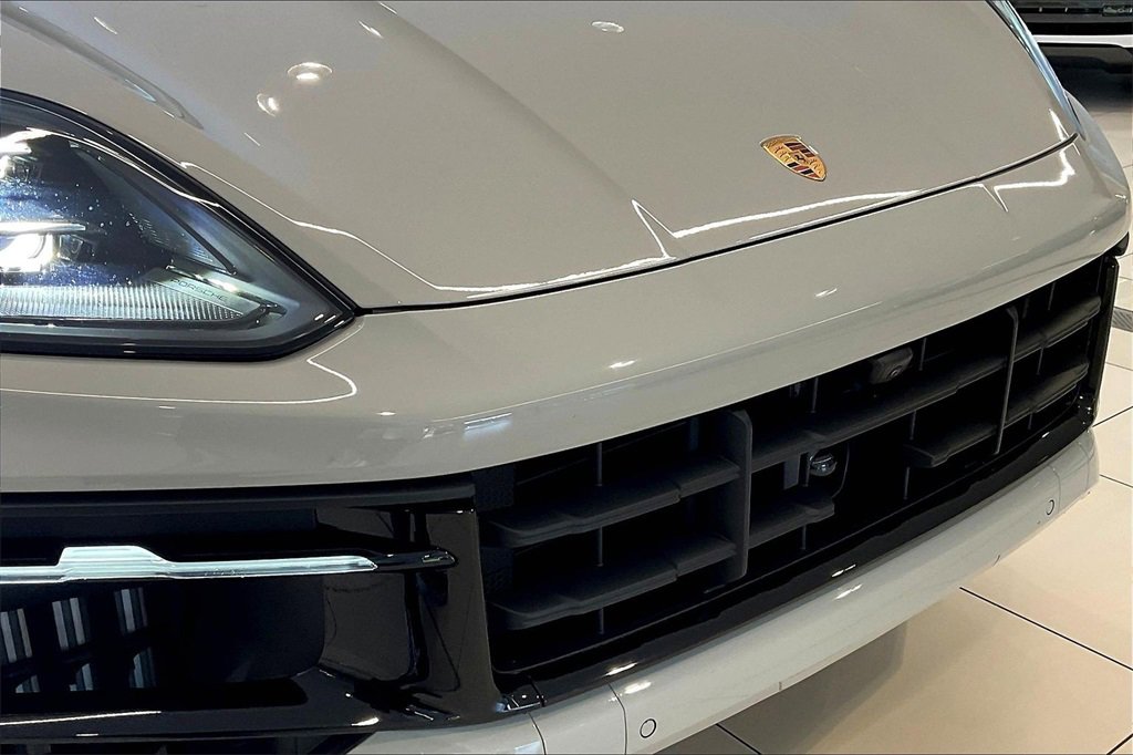 Used 2025 Porsche Cayenne GTS image 28