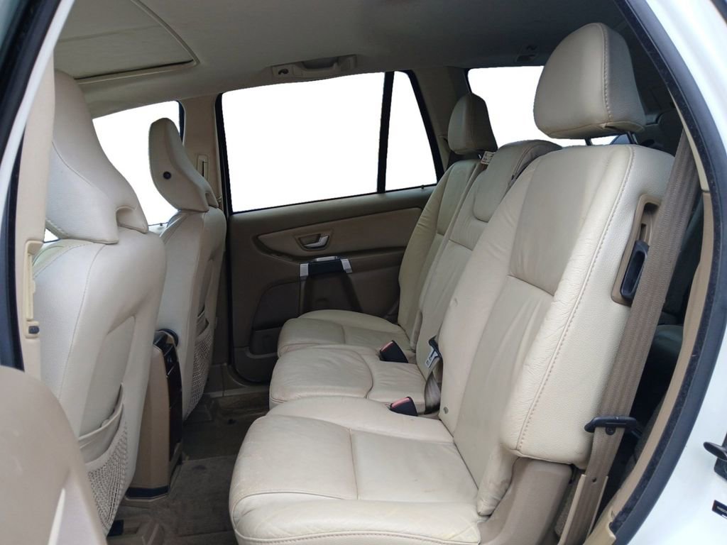 Used 2018 Volvo XC90 T5 Momentum w/ Convenience Package FWD image 13