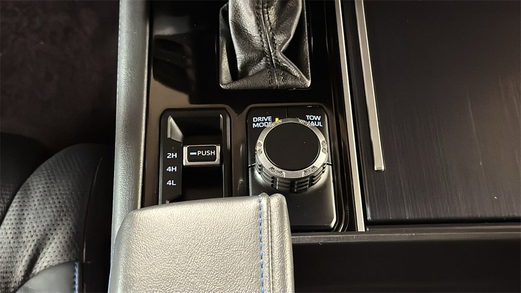 Used 2025 Toyota Sequoia Platinum image 26