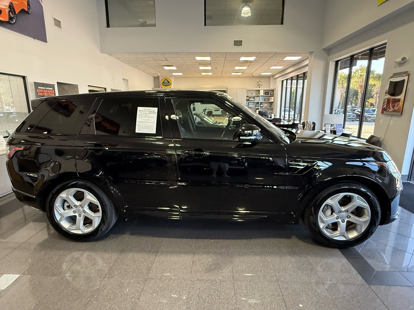 Used 2020 Land Rover Range Rover Sport HSE image 5