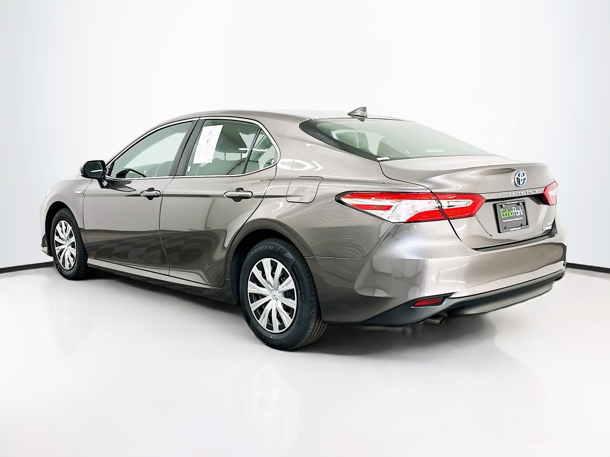 Used 2020 Toyota Camry LE image 5