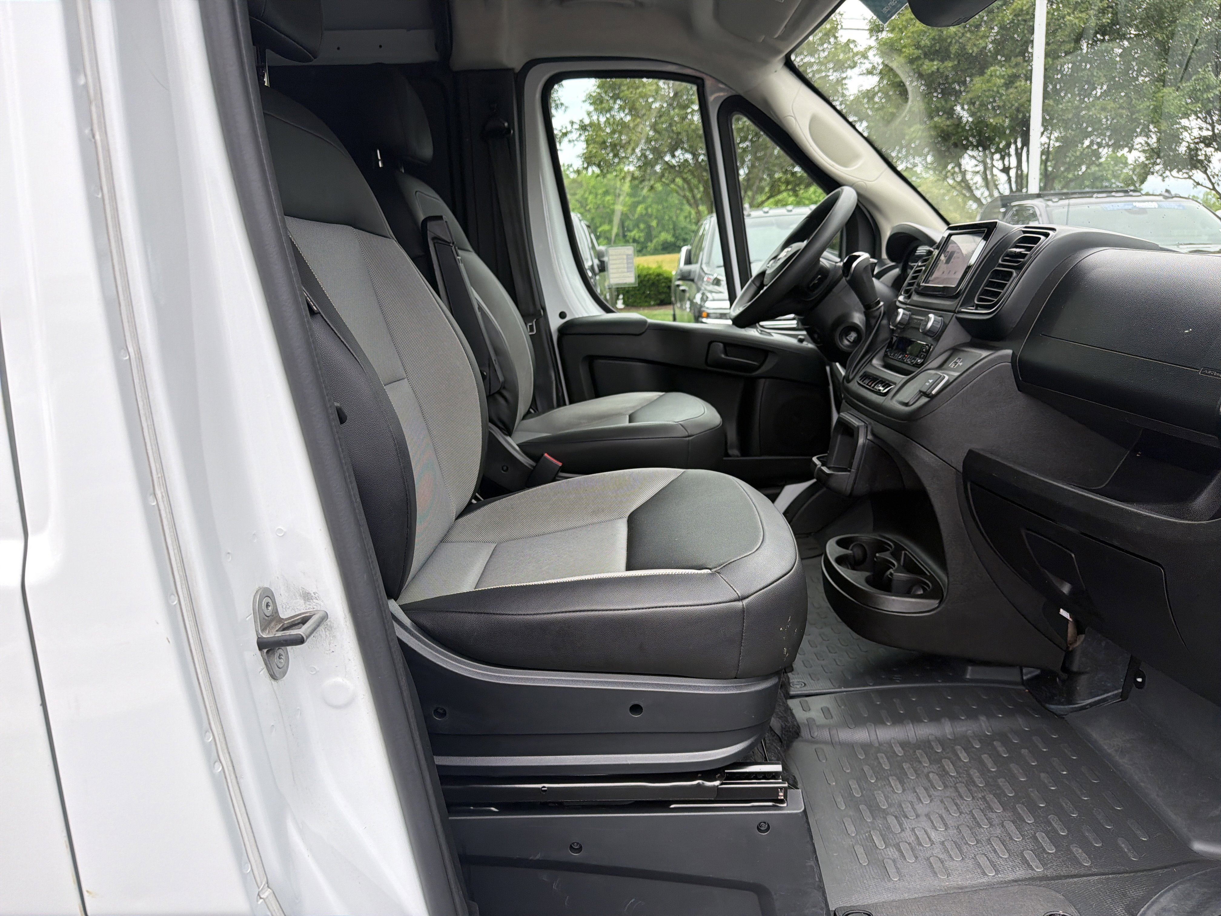 Used 2025 RAM ProMaster 2500 w/ Convenience Group FWD image 34