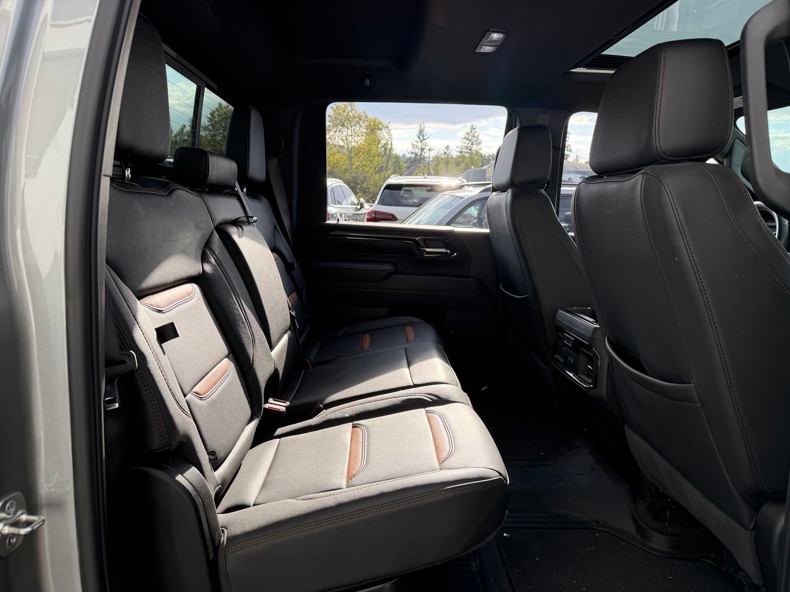 Used 2025 GMC Sierra 2500 AT4 w/ AT4 Premium Plus Package AWD/4WD image 21