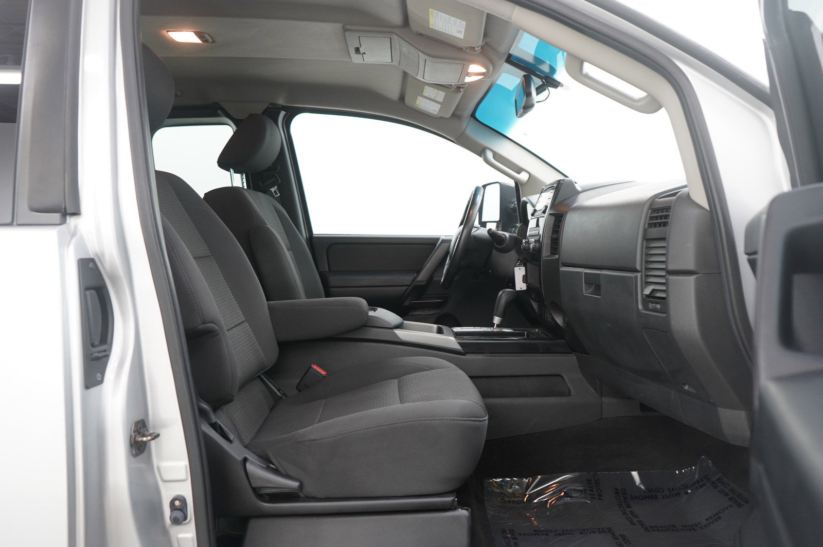 Used 2013 Nissan Titan SV w/ SV Value Truck Pkg image 11